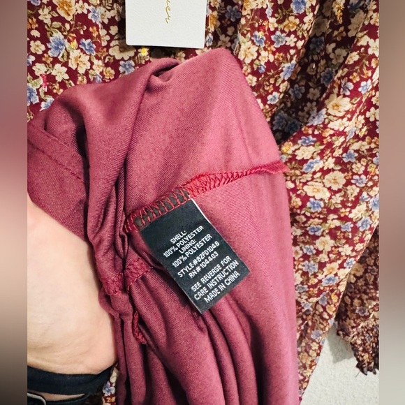 By The River Floral‎ Burgundy Ruffle Accent Midi Dress Size Medium - Picture 11 of 12